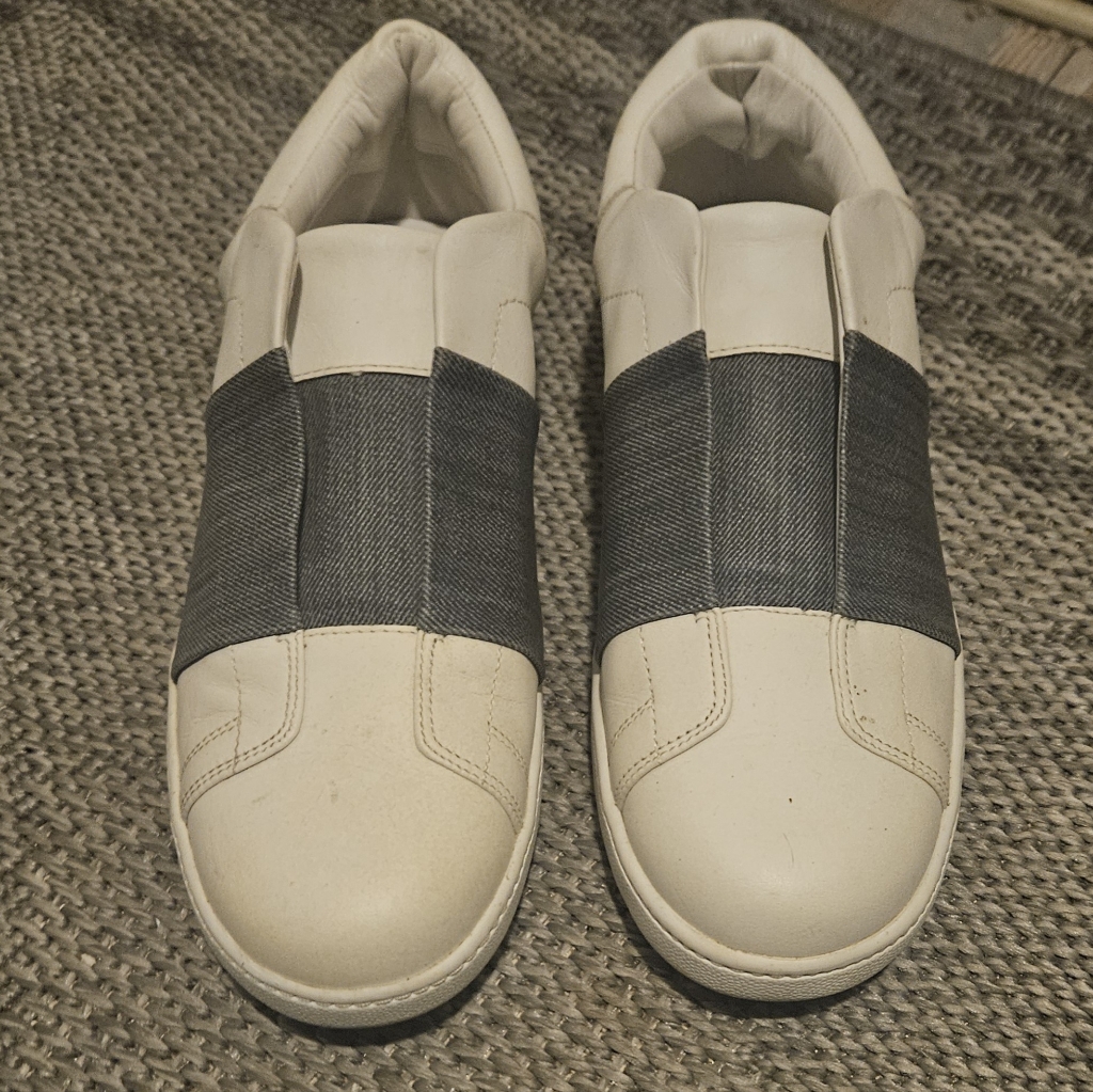 Vince Sneakers. New. 8